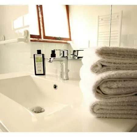 Cozy Coastal Gateway Apartment Lido di Ostia